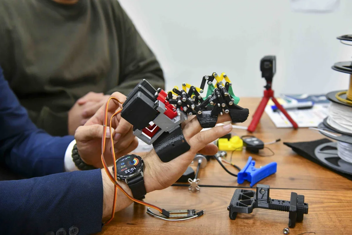ABB'nin Teknoloji, Robotik ve Mühendislik Atölyesi gençleri bekliyor