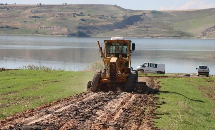Şanlıurfa Büyükşehir, Hilvan’da 18 km’lik feribot yolunu yeniliyor