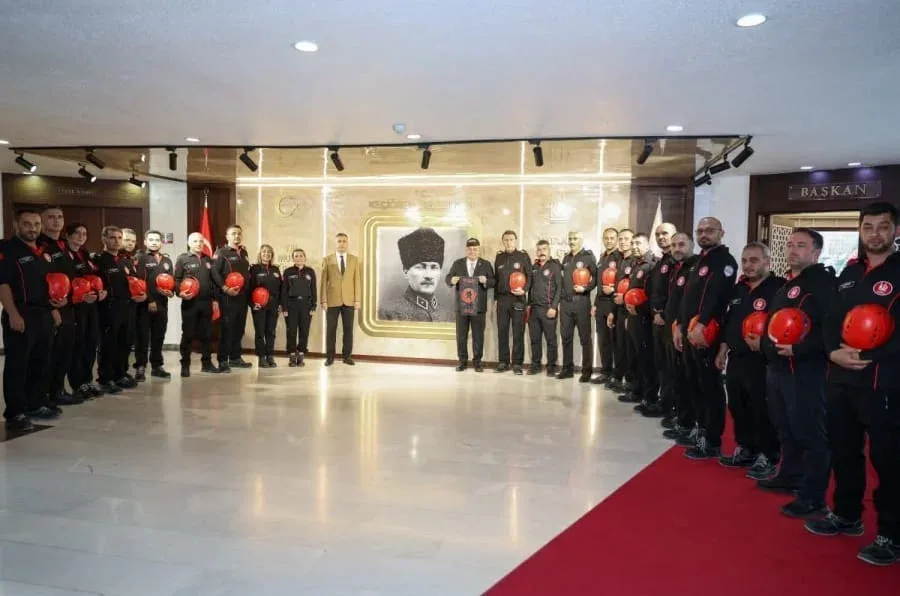 KEÇ-TİM Arama ve Kurtarma Ekibi’ne akreditasyon peçlerini Başkan Özarslan takdim etti