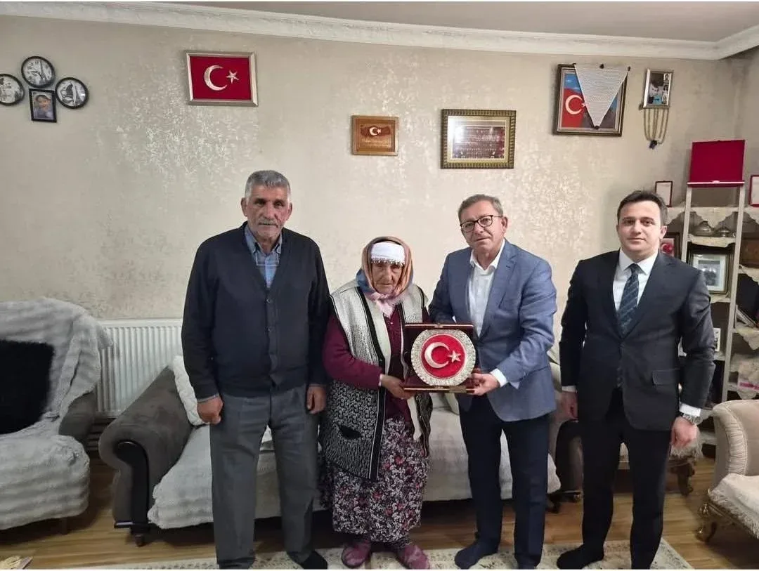 Kars Valisi Ziya Polat’tan şehit ailesine başsağlığı ziyareti