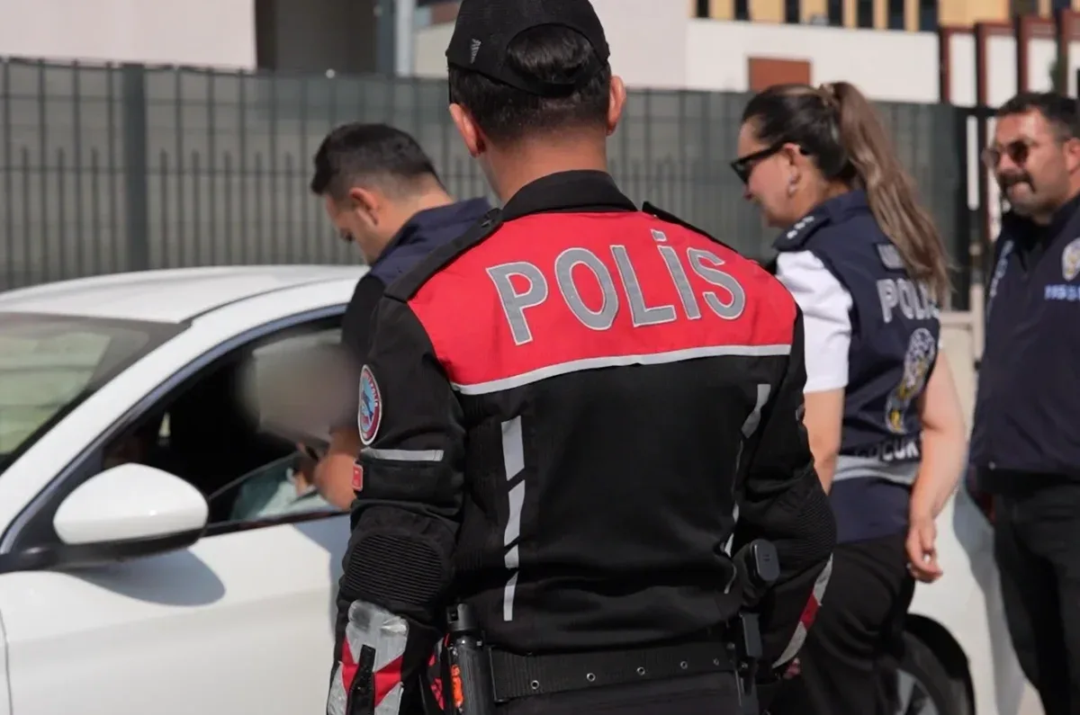 Ankara'da okul çevrelerinde geniş kapsamlı denetim: 48 aranan şahıs yakalandı