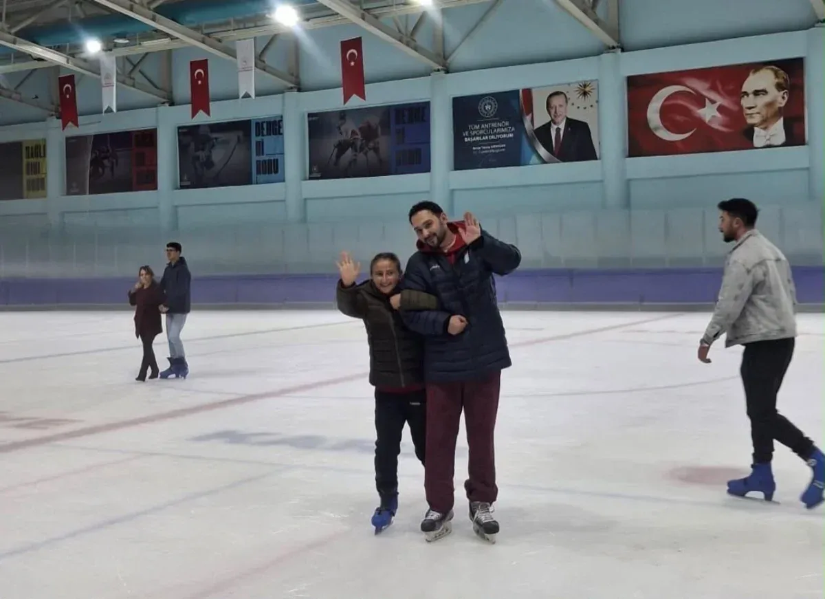 Kars’ta özel sporcular buz pateni Etkinliğinde buluştu