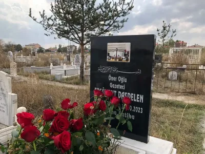 Gazeteci Ercüment Daşdelen kabri başında anıldı