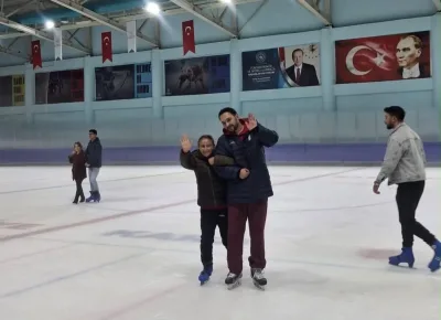 Kars’ta özel sporcular buz pateni Etkinliğinde buluştu